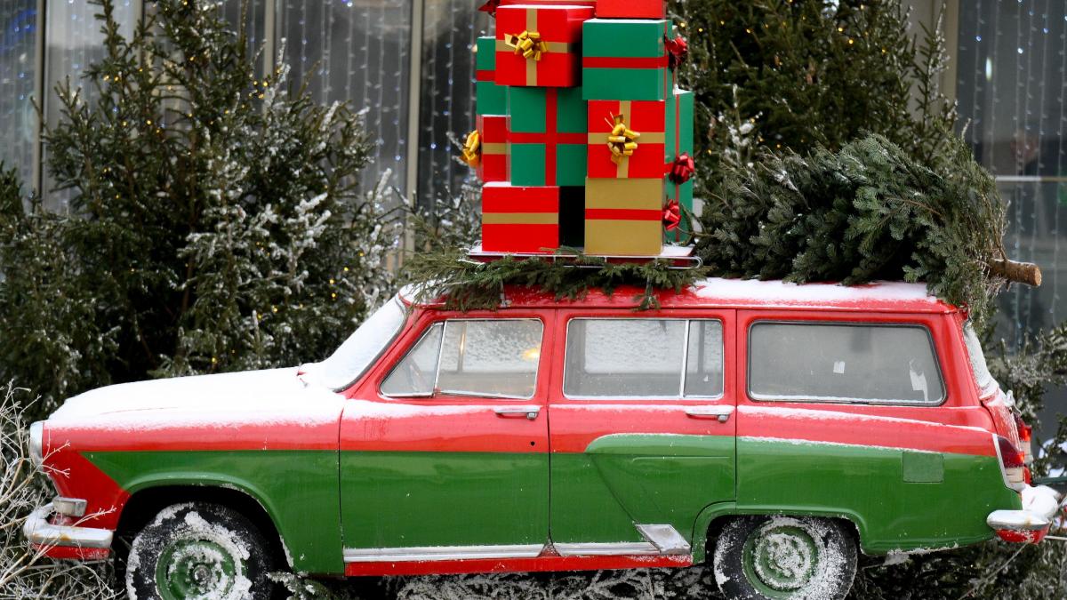 masina cu cadouri de craciun