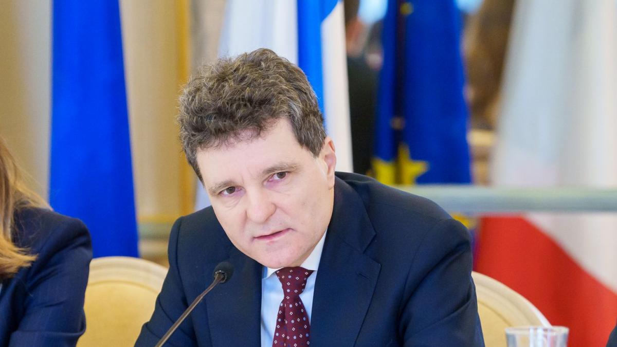 nicusor dan ii transmite lui ilie bolojan de la paris sa nu o demita pe ministra diana buzoianu asa cum a cerut psd