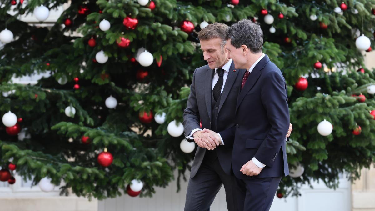 nicusor dan l a invitat pe emmanuel macron in romania presedintele frantei va veni anul viitor la bucuresti