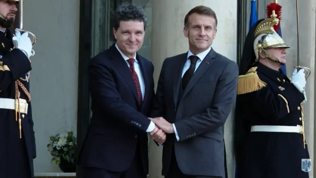 nicusor dan se intalneste la ora 14 00 cu emmanuel macron la palatul elysee presedintele e in prima vizita oficiala in franta