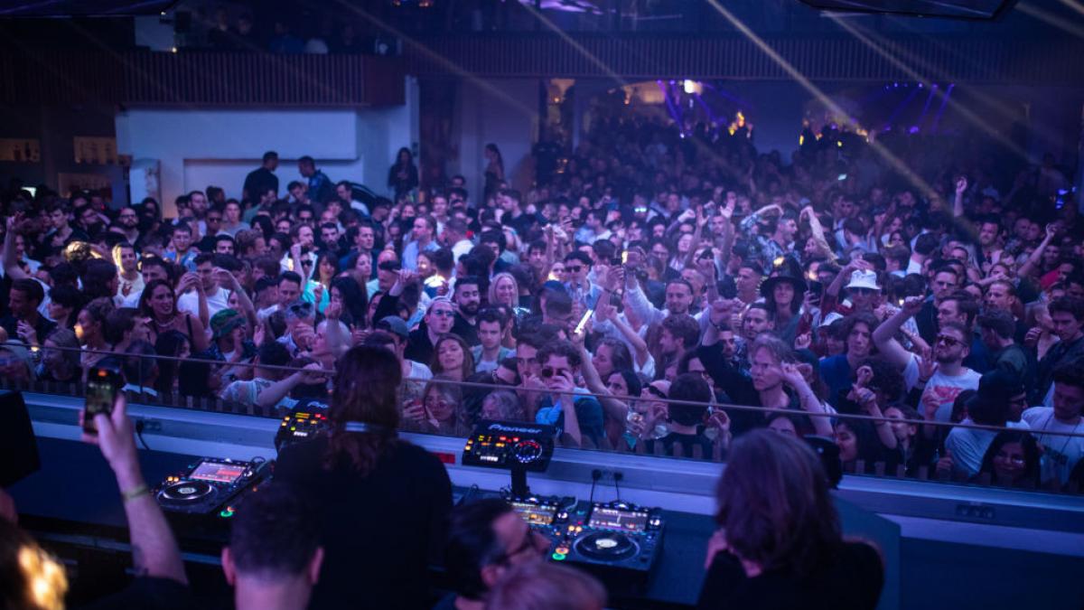 cum au devenit doi romani un fenomen international in industria muzicii dance edm monetizarea o chestiune de timp si disciplina