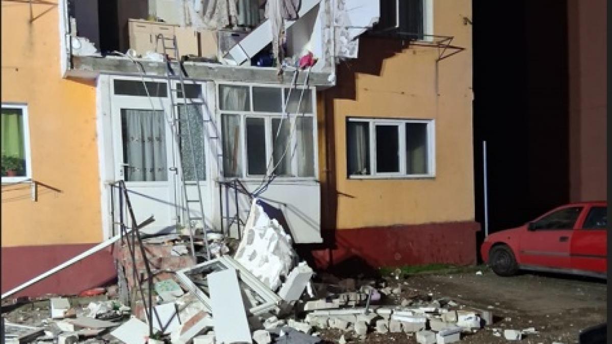 o femeie a fost ranita grav dupa explozia unei butelii intr un apartament din bihor pompierii au evacuat 30 de locatari din imobil