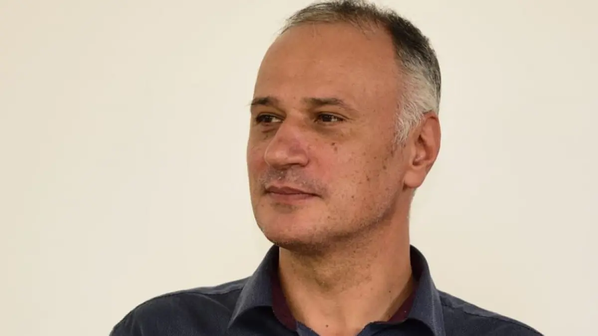 surse sorin sipos e favorit pentru functia de ministru al apararii e membru in comisia de aparare din senat si apropiat al lui fritz