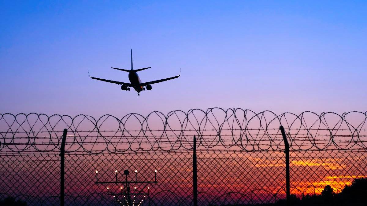 unul dintre cele mai aglomerate spatii aeriene din lume se pregateste de inchidere rapida in cazul unui atac al rusilor