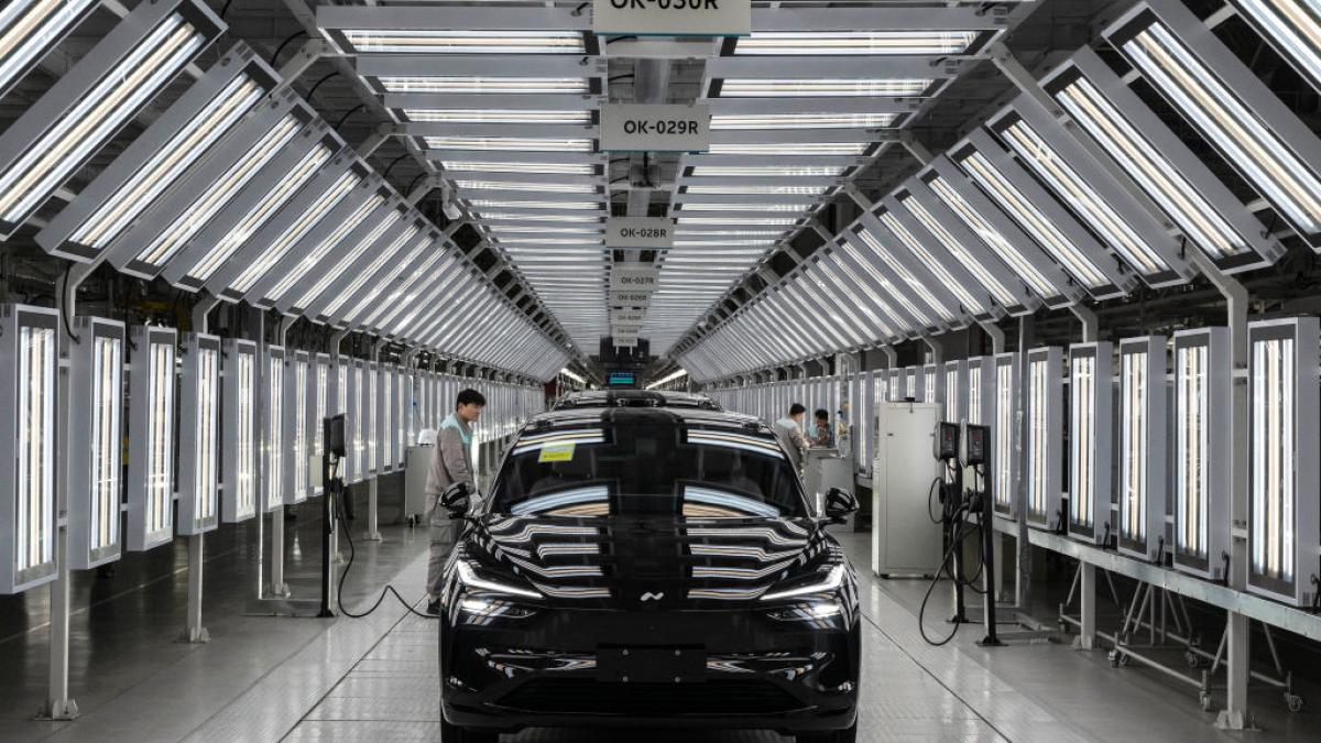 beijing anunta ca a reluat negocierile cu ue pentru a stabili un pret minim la masinile electrice fabricate in china