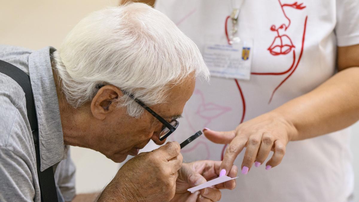 guvernul prelungeste facilitatile de transport pentru pensionari si alte categorii sociale noul termen prevazut de oug