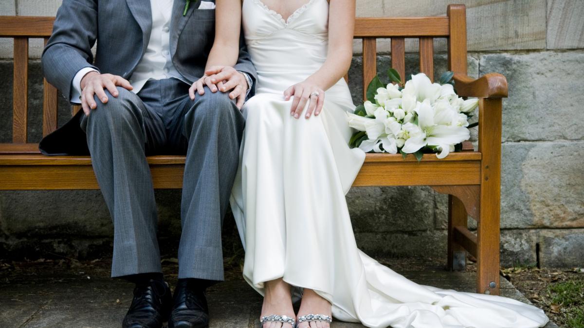 o femeie din italia a organizat o nunta falsa ca sa i ascunda iubitului ei ca de fapt era casatorita