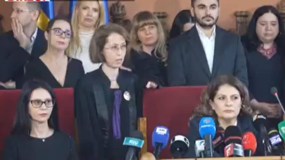 o judecatoare intervine in conferinta de presa de la curtea de apel bucuresti si infrunta conducerea suntem terorizati