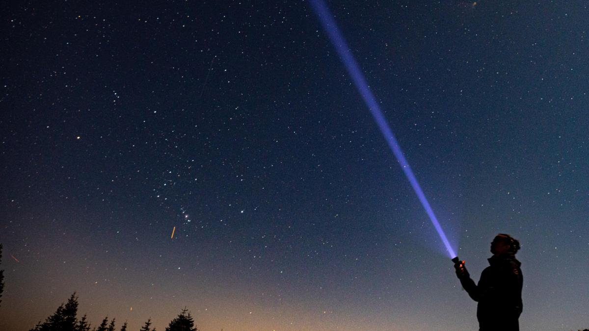 geminidele ating punctul maxim pe 14 decembrie 2025 pe cer se vor putea observa 100 de stele cazatoare pe ora cu ochiul liber