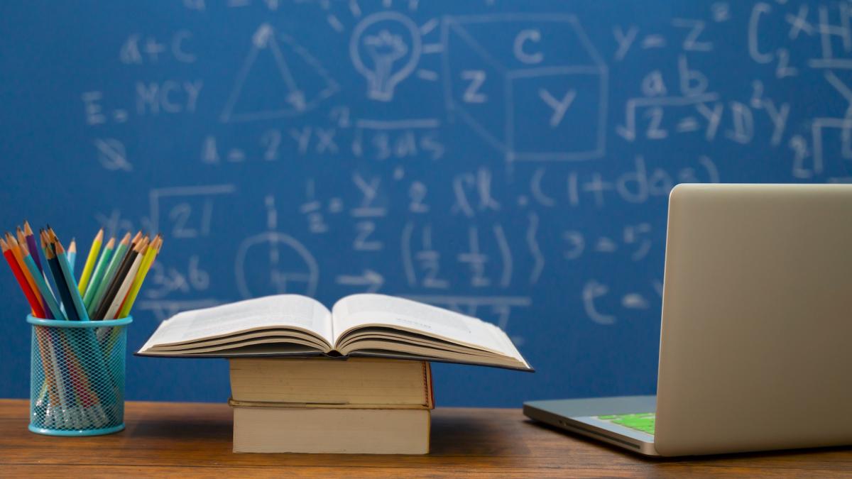 o profesoara din galati e acuzata ca si a amenintat elevii ca le taie degetele cu briceagul e cercetata penal si nu mai poate preda