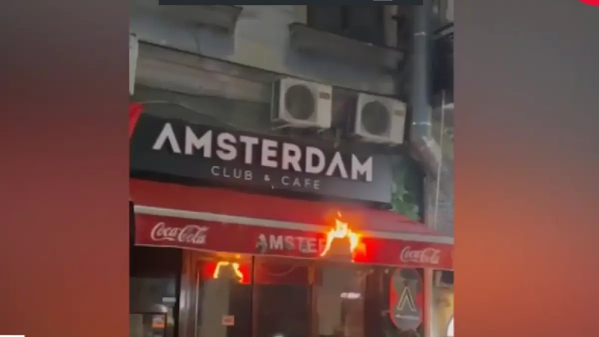 suporterii olandezilor de la feyenoord au dat foc copertinei clubului amsterdam din centrul vechi inaintea meciului cu fcsb