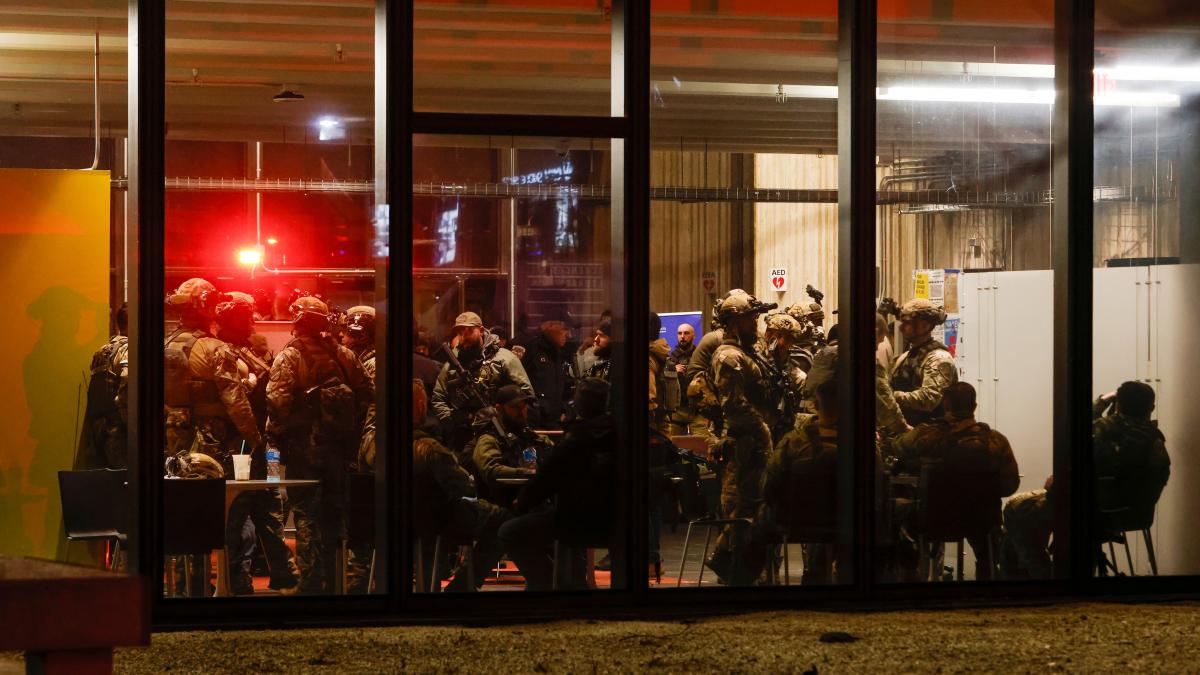 atac armat la o universitate in sua studenti impuscati in timp ce dadeau examenul