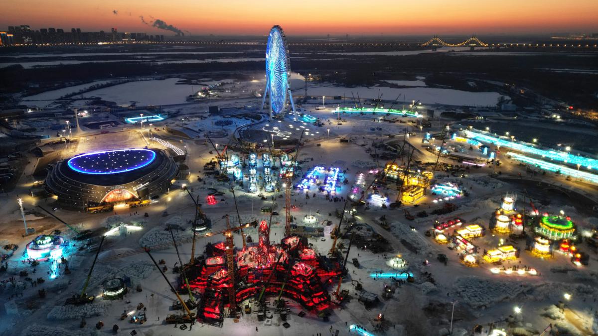 cel mai mare parc tematic de iarna din lume se deschide in china pe o suprafata record de 1 2 milioane de metri patrati