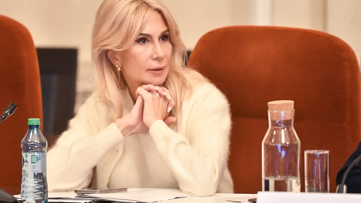 raluca turcan acuza psd ca toarna gaz pe foc reformele nu se transeaza prin motiuni votate alaturi de extremisti