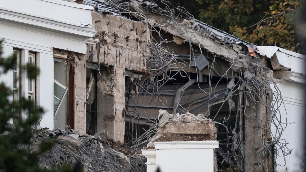 constructia salii de bal de 300 de milioane de dolari la casa alba a fost contestata in instanta trump nu are voie sa demoleze