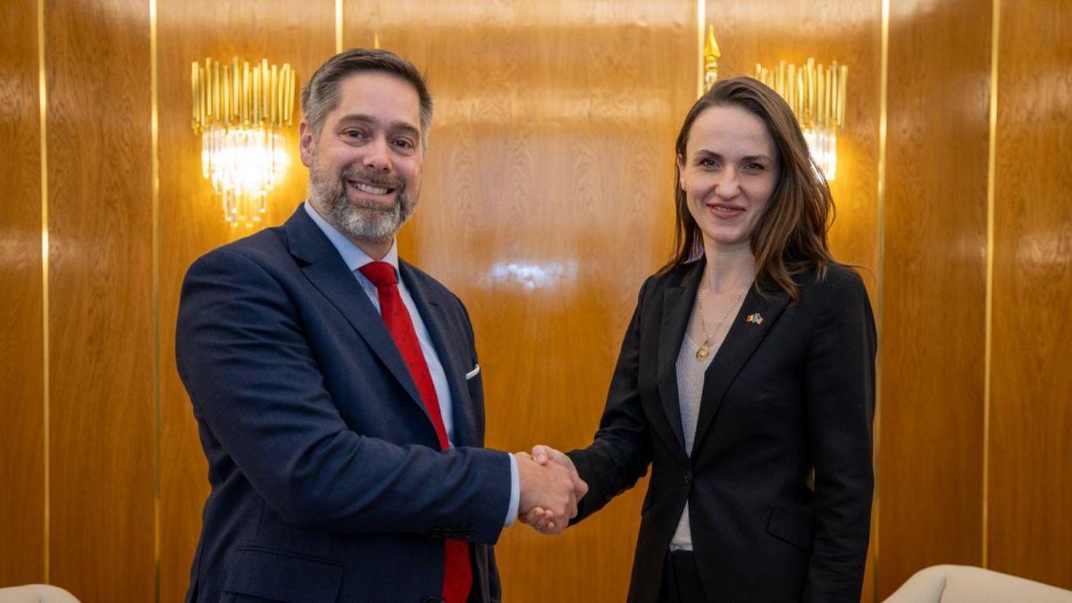 oana toiu s a intalnit la bucuresti cu trimisul lui trump sua recunosc rolul cheie al romaniei in regiune