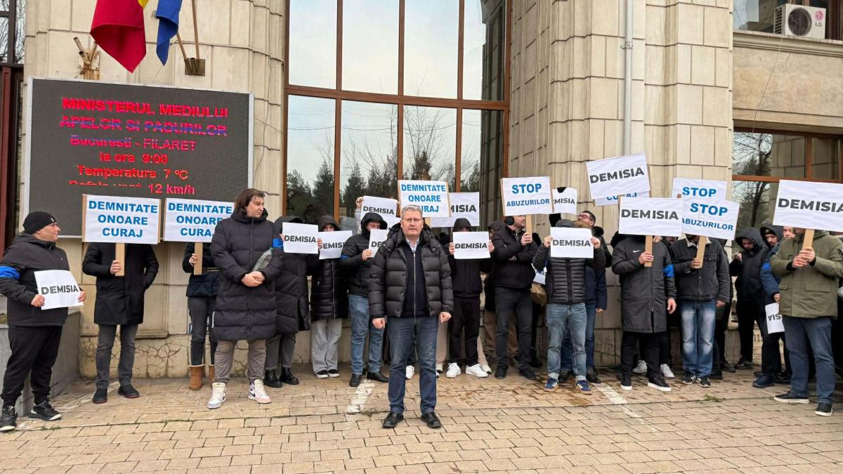 stop abuzurilor pusl continua protestele la ministerul mediului si cere premierului ilie bolojan demiterea ministrei diana buzoianu