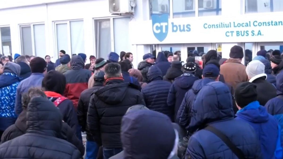 constanta este paralizata de greva din transportul public a doua zi in care autobuzele nu ies pe traseu ce vor protestatarii