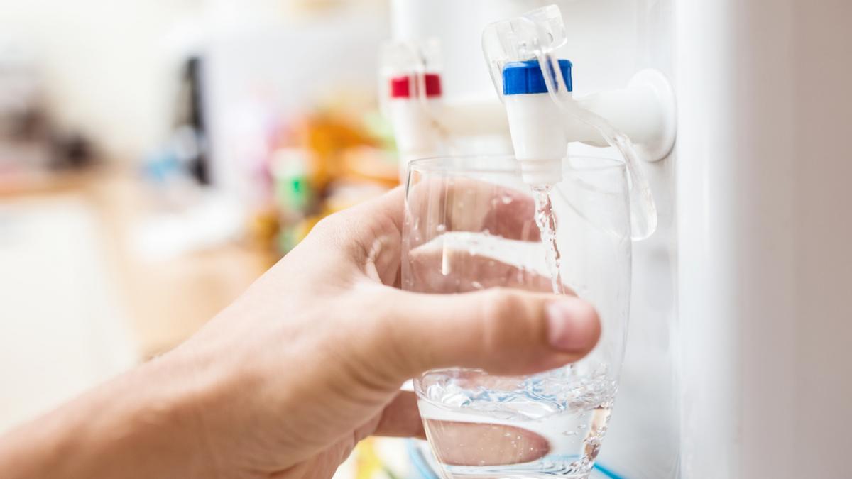 pahar cu apa dozator