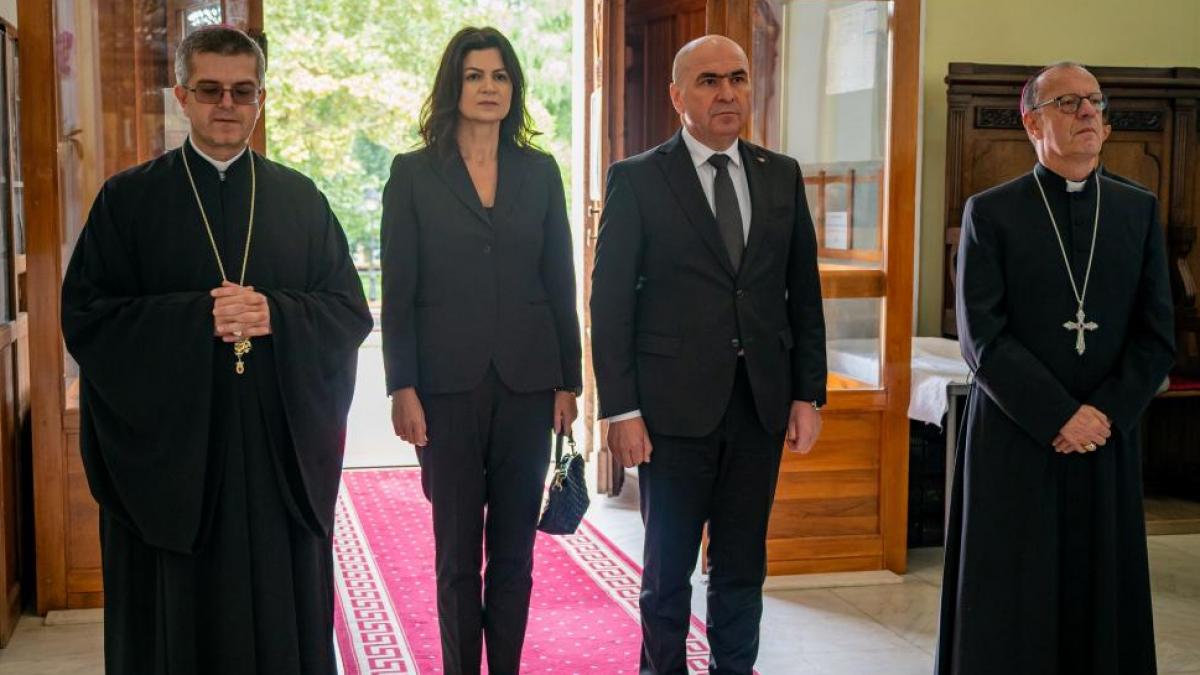 poza cu ilie-bolojan-prima-aparitie-cu-partenera-la-un-eveniment-oficial-cei-doi-au-mers-la-priveghiul-cardinalului-muresan-la-blaj-1010524