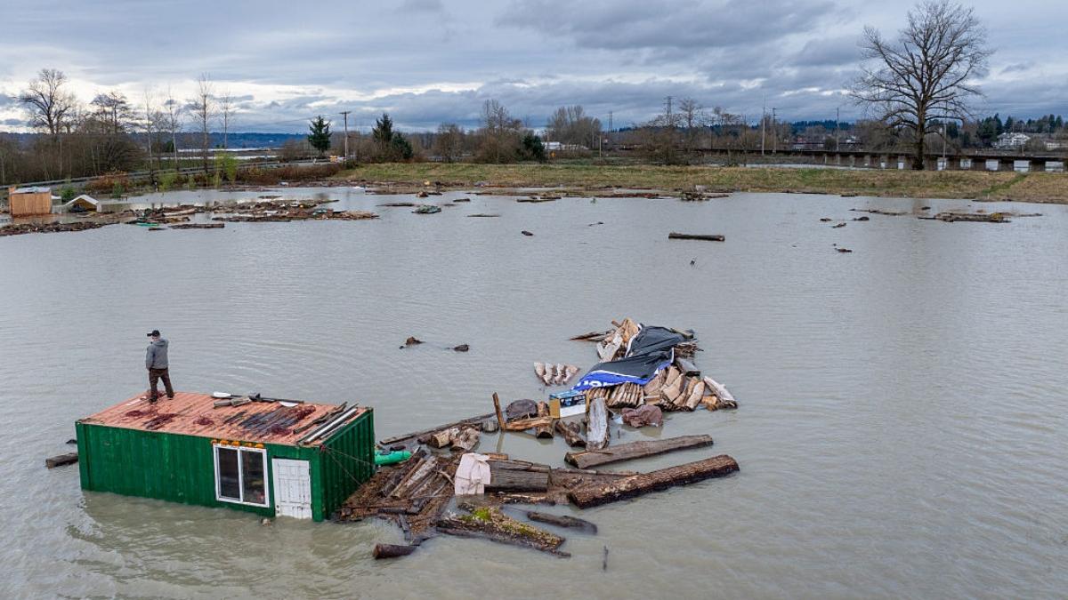 inundatii in washington un barbat a murit alte peste 2 000 de persoane au fost evacuate