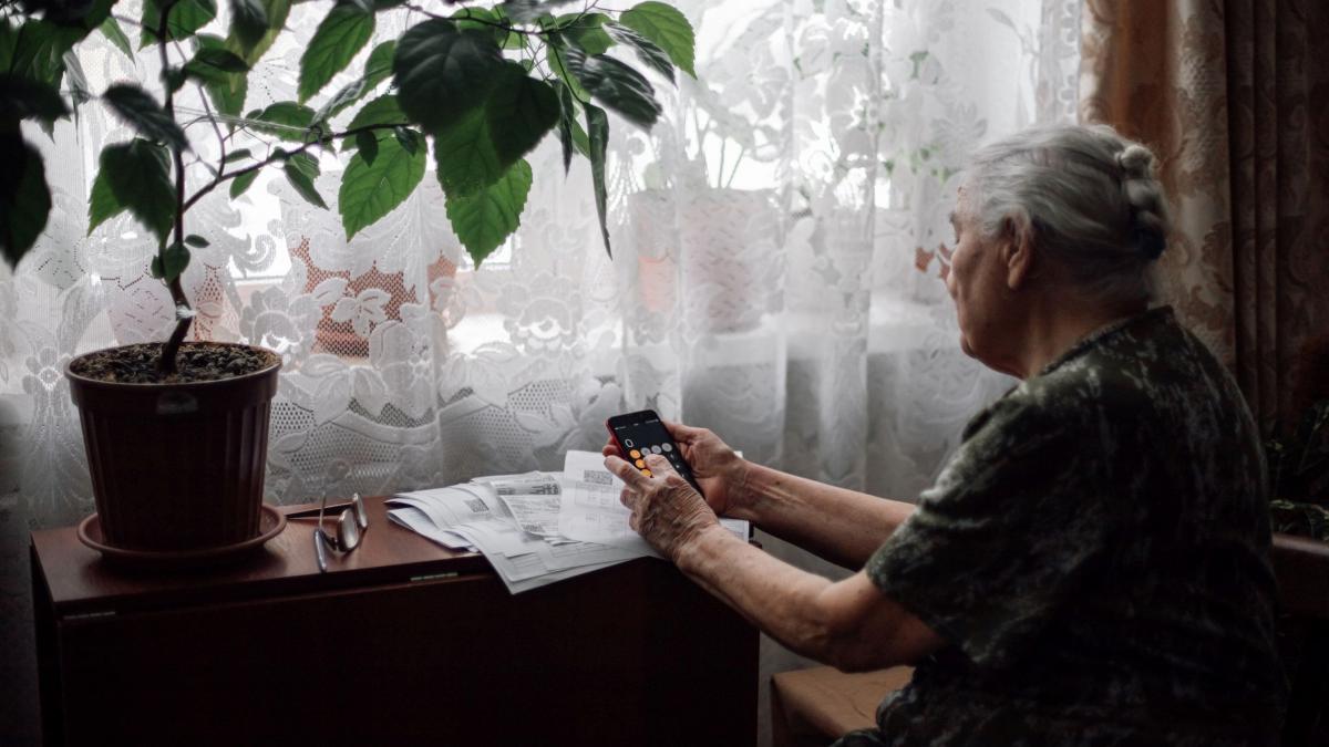 o pensionara este obligata sa inapoieze la stat 60 000 de euro pentru ca timp de 20 de ani a incasat doua pensii