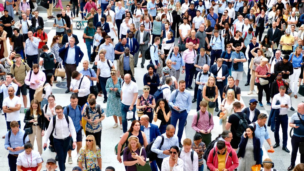 romanii vor plati tarife de roaming mai mici din 1 ianuarie 2026 in doua tari din afara ue ce este limita de utilizare rezonabila