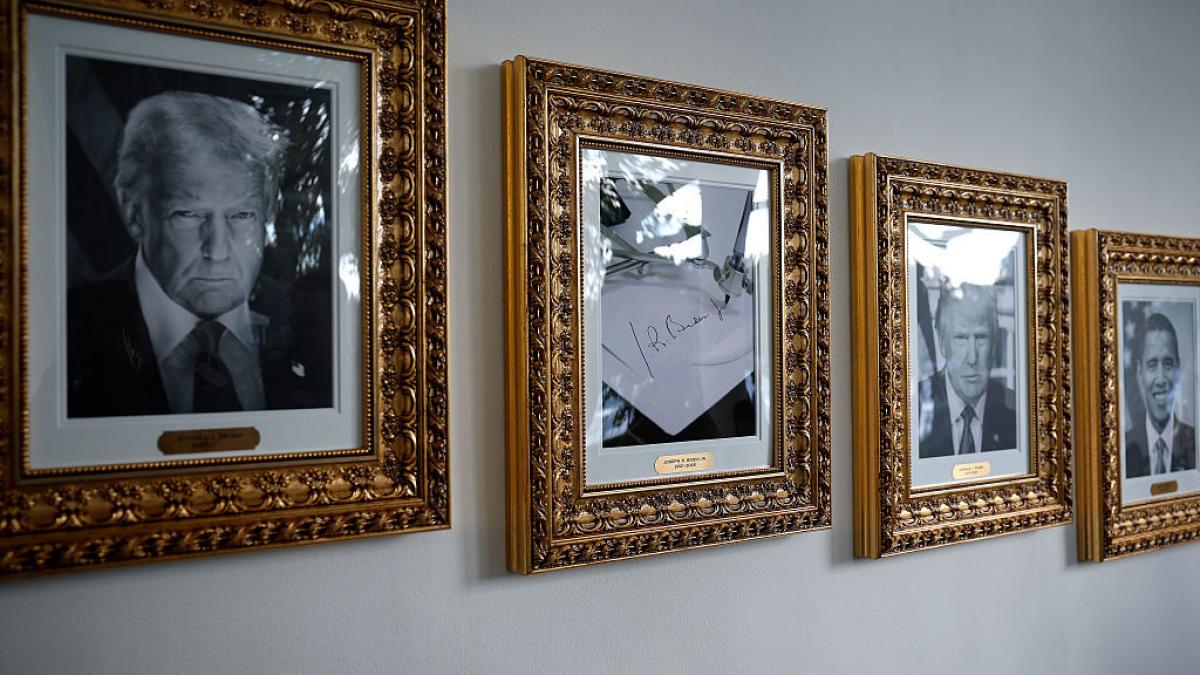 somnorosul joe biden si barack hussein obama ce scrie pe placutele comemorative ale fostilor presedinti ai sua de la casa alba