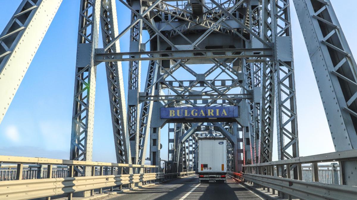 circulatia pe podul prieteniei a fost reluata pe ambele sensuri cat timp se aplica masura