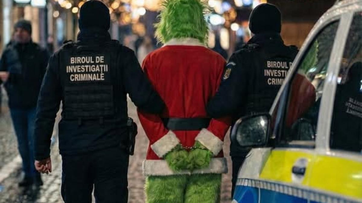 politia din bistrita a anuntat ca l a prins pe grinch ul decorurilor festive ce acuzatii i se aduc unui tanar de 23 de ani