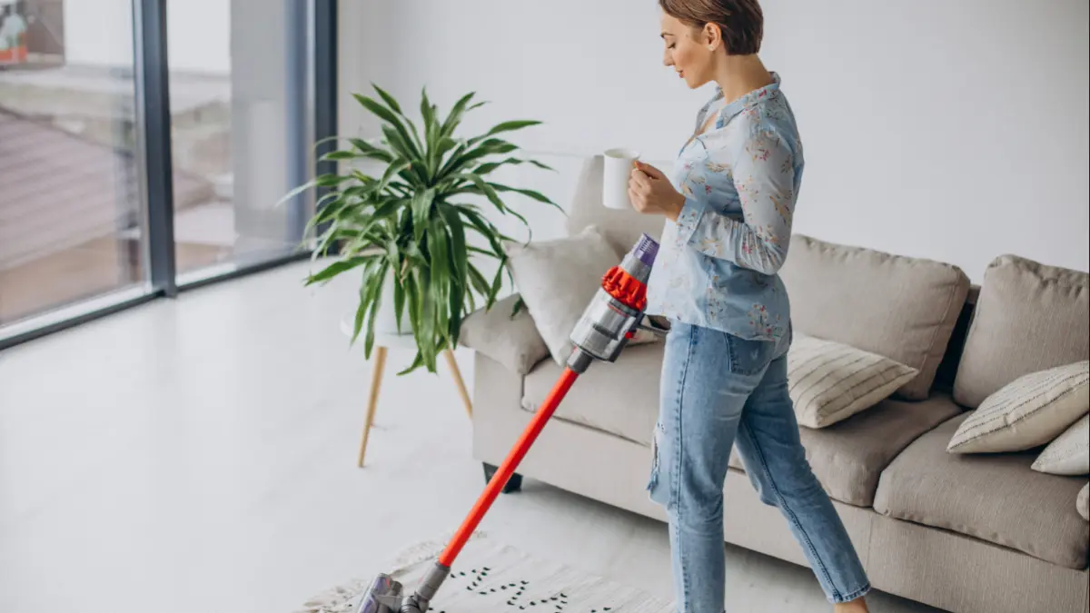 aspirator vertical vs aspirator robot diferenta care te va surprinde