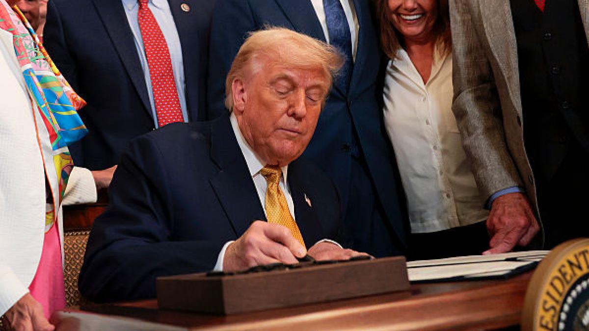 bugetul apararii al sua a intrat in vigoare dupa ce trump l a semnat planul aloca 800 de milioane de dolari pentru ucraina