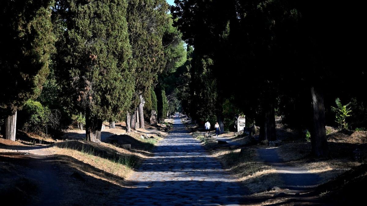 Cel mai lung drum drept din Europa. Nu are nicio curbă pe 63 de kilometri