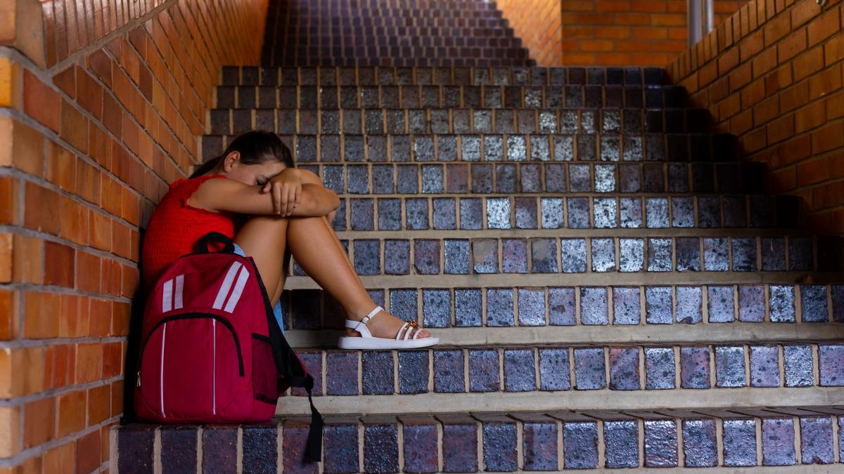 Elevii și studenții din țările bogate renunță la școală pentru că e prea grea, în România, tinerii renunță că nu mai au bani