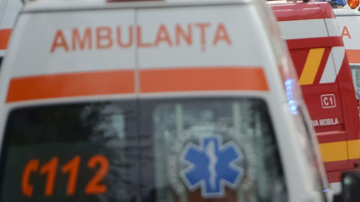 o femeie a murit iar alti doi tineri au fost grav raniti dupa un accident rutier in judetul bacau