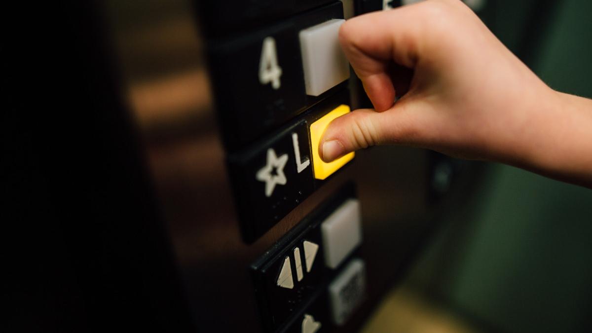 proiect pentru instalarea de lifturi in blocurile cu 3 sau 4 etaje construite in timpul lui ceausescu