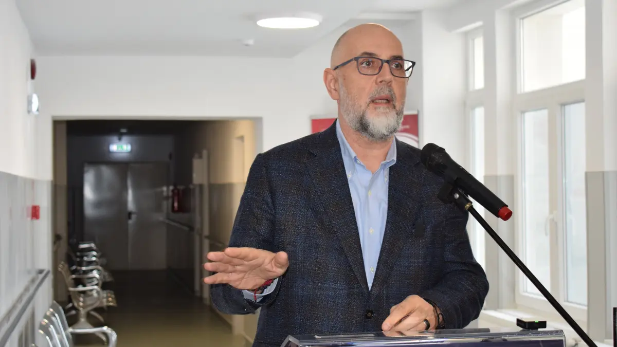 kelemen hunor anunta ca udmr va vota impotriva motiunilor anti predoiu si anti marinescu mi se pare firesc