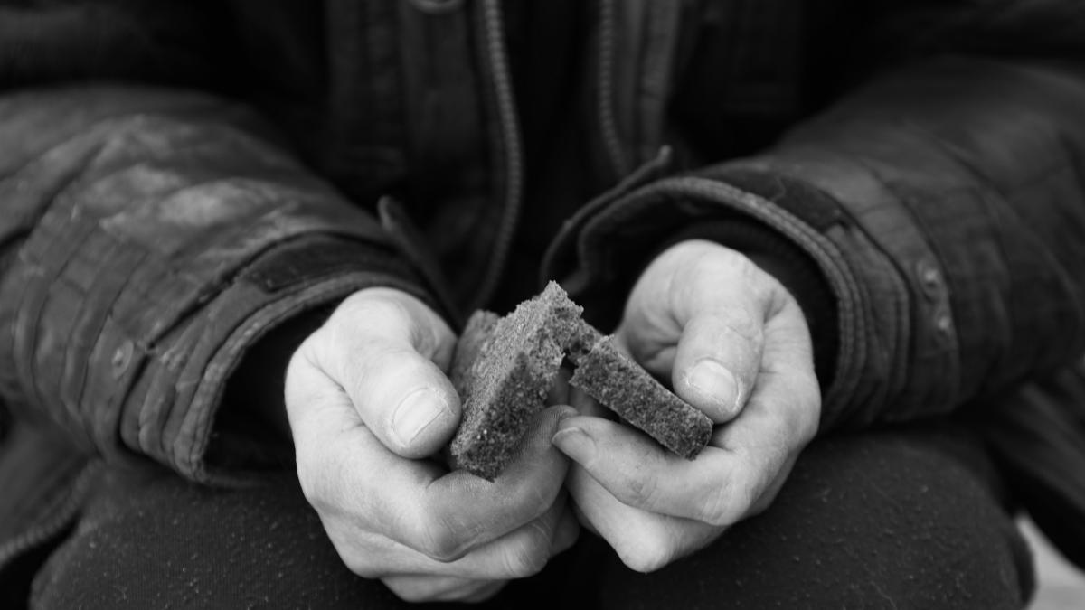 la munte nu primesti nimic gratis cum sunt sarbatorile in tinutul padurenilor unde e un noroc ca painea ajunge martea si vinerea