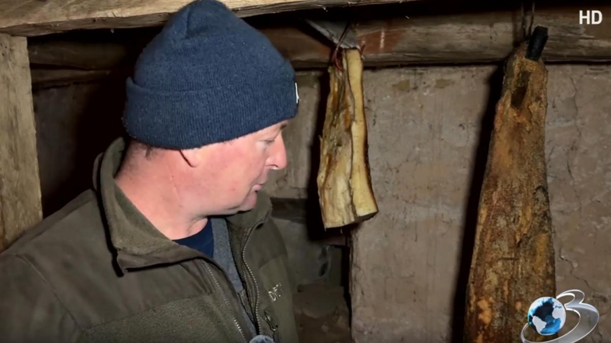Slănină ascunsă într-un turn din Sibiu în ultima iarnă comunistă. După ani de zile, localnicii au aflat cine a pus-o acolo