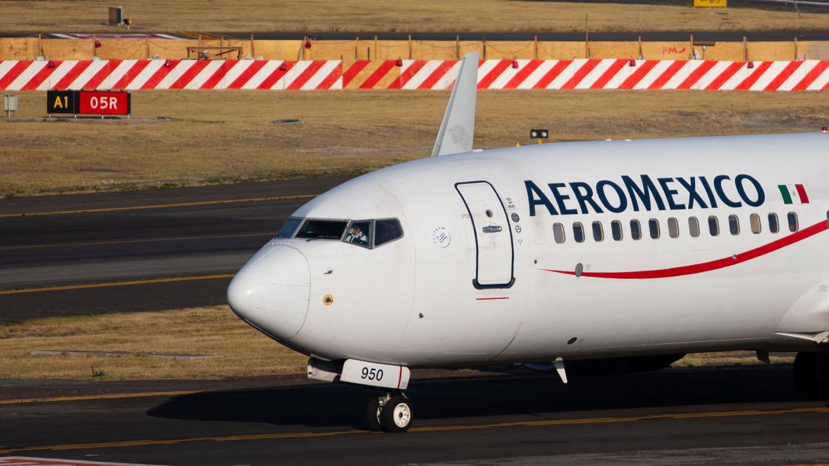 un pilot a refuzat sa decoleze din mexic pentru ca nu si primise salariul de cinci luni imaginile din avion au ajuns virale