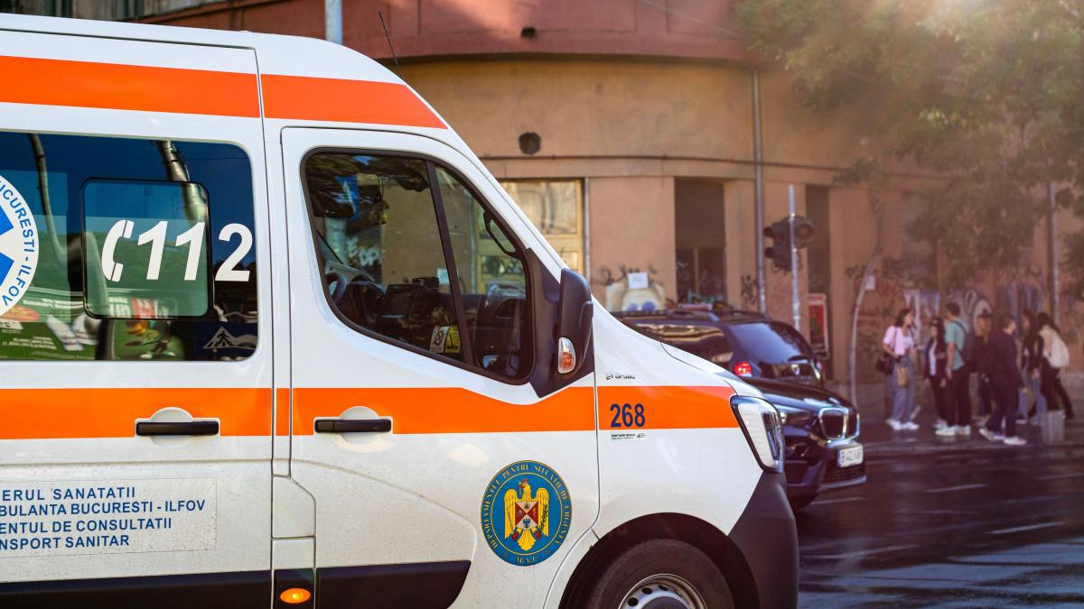 accident grav un microbuz s a izbit de o cladire a fost activat planul rosu 10 oameni intre care 7 copii au ajuns la spital