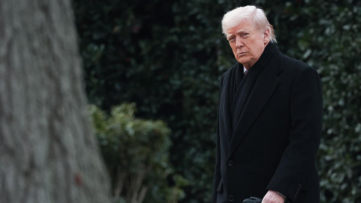 Casa Albă e acuzată că a încercat să cenzureze informații legate de președintele SUA din dosarul Epstein. 16 fotografii au fost șterse