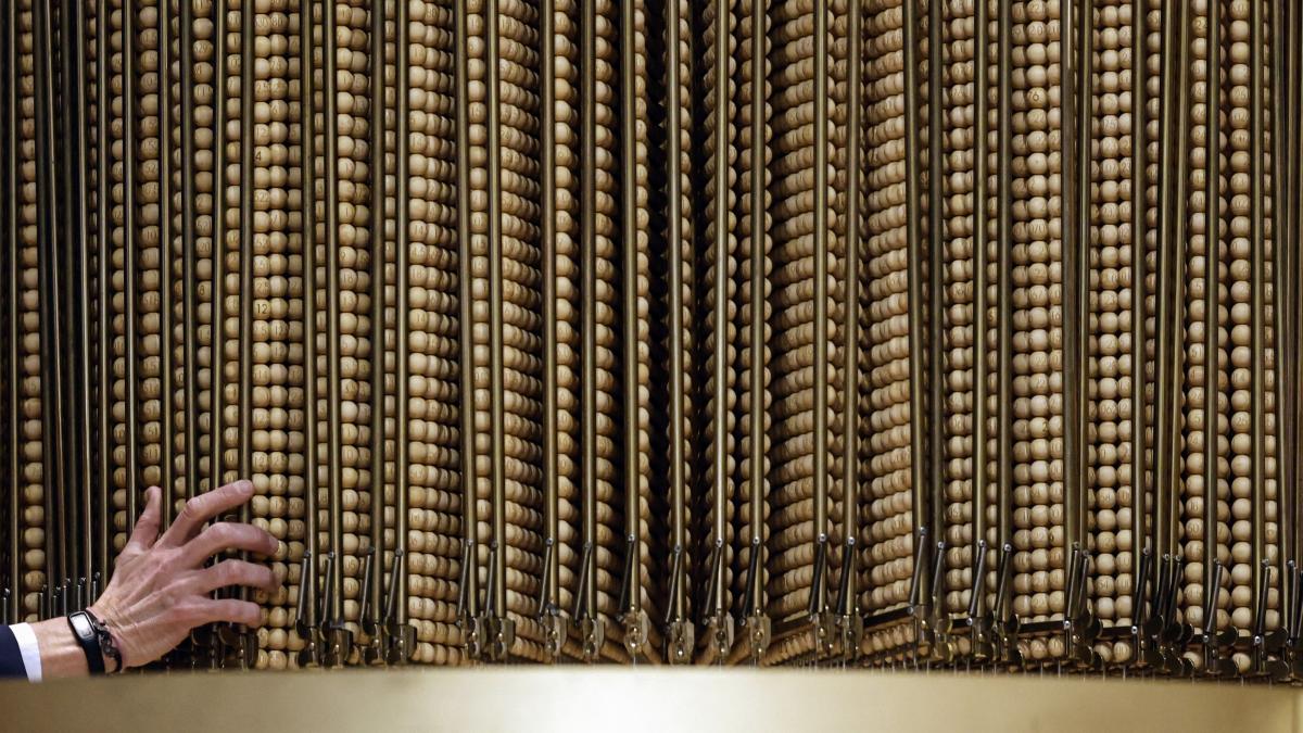 Sătenii devastați de cele mai mari incendii din istoria Spaniei au câștigat peste 460 de milioane de euro la Loteria Crăciunului