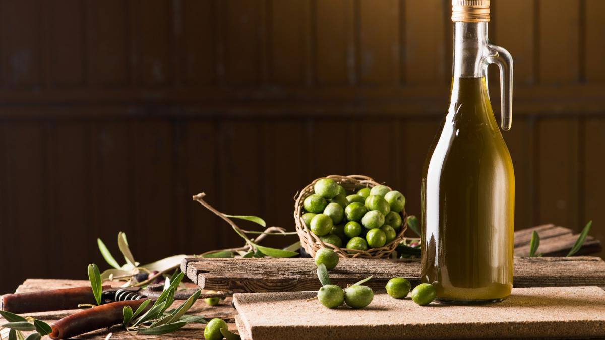 secretul longevitatii mediteraneene de ce sa consumi o lingura de ulei crud in fiecare dimineata