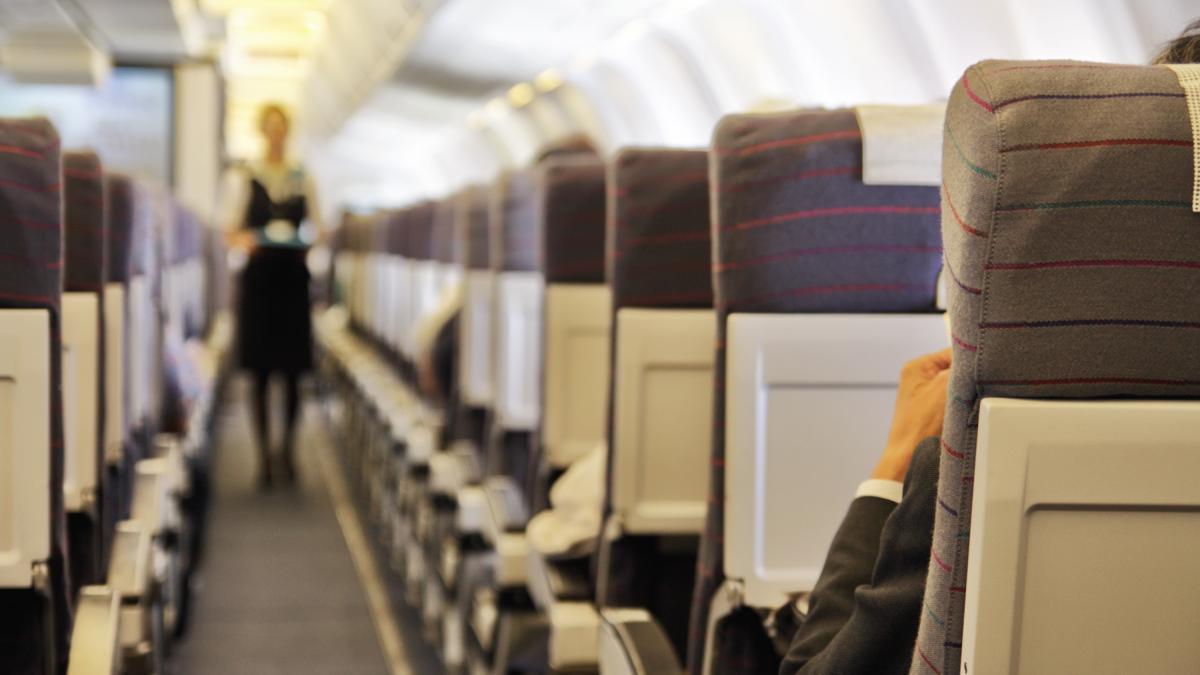 soc la bordul unui avion care zbura spre anglia o pasagera a fost gasita moarta familia a spus ca e doar obosita