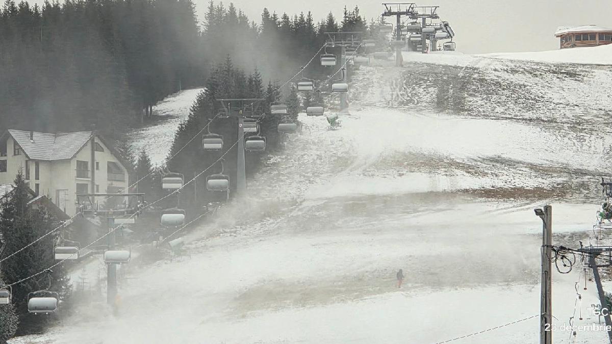 Mulți turiști și-au anulat rezervările de Crăciun în stațiunea montană Rânca din cauză că nu este zăpadă