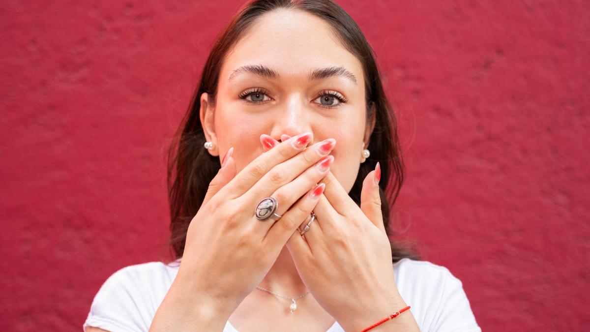 Obiceiul „rușinos” care te face mai puternic fizic. Ce se întâmplă în corpul tău când înjuri