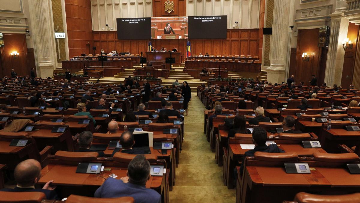 Scandal pe bugetul Camerei Deputaților. USR nu a votat. Năsui: Cheltuielile cu sporurile cresc cu 28% și cu deplasările exotice cu 25%