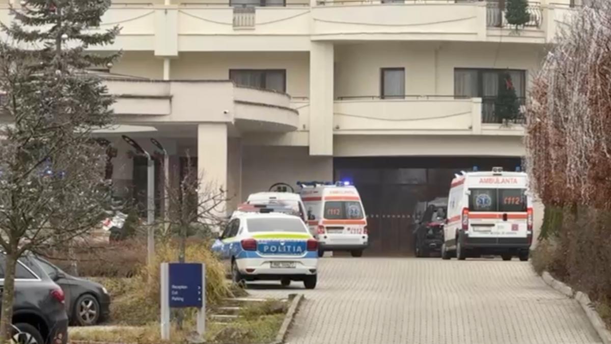 tavanul de la hotelul hilton din sibiu a cazut peste piscina interioara posibil oameni prinsi sub daramaturi planul rosu activat