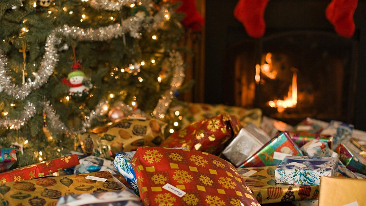 Un cadou pentru totdeauna: recomandări de carte de la creatorii de conținut pentru Crăciun